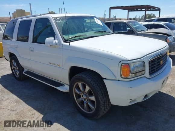 2000 Cadillac Escalade with VIN 1GYEK63R5YR222855, listed as a IAAI auction lot 42851593 with 159,717 mi miles and . Bid and sale history available at DreamBid. Image 1.