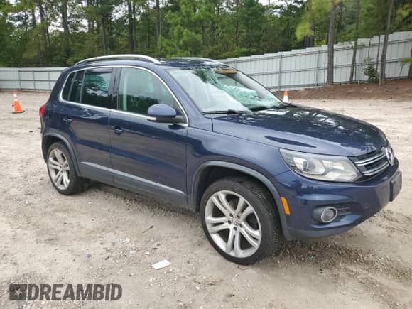 2016 Volkswagen Tiguan SEL с VIN WVGBV7AX6GW556427, выставлен на аукционе Copart как лот 71437465 с пробегом 151 732 миль миль и Списание • Salvage title. История ставок и продаж доступна на DreamBid. Изображение 4.