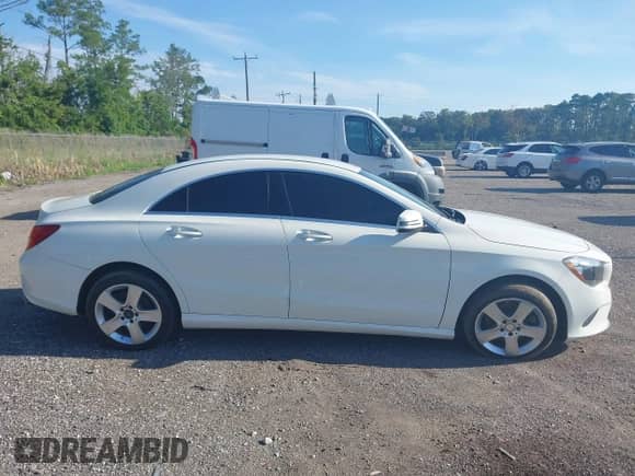 2017 Mercedes-Benz CLA 250 с VIN WDDSJ4EB0HN403827, выставлен на аукционе IAAI как лот 42861467 с пробегом 51 752 миль миль и . История ставок и продаж доступна на DreamBid. Изображение 13.