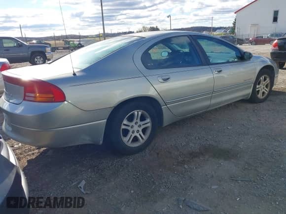 2000 Dodge Intrepid ES z VIN 2B3HD56J3YH245646, wystawiony jako IAAI lot #40825870 z przebiegiem 138 772 mil mil oraz . Historia ofert i sprzedaży dostępna na DreamBid. Obrazek 4.