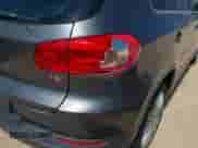 2016 Volkswagen Tiguan S z VIN WVGAV7AX4GW574940, wystawiony jako IAAI lot #42331396 z przebiegiem 81 711 mil mil oraz . Historia ofert i sprzedaży dostępna na DreamBid. Obrazek 17.