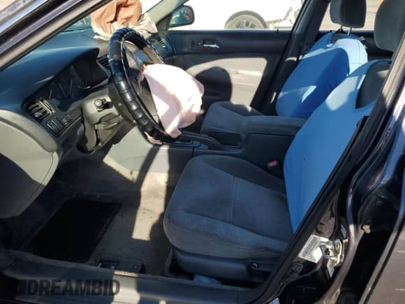 1994 Honda Accord LX с VIN 1HGCD5638RA000515, выставлен на аукционе Copart как лот 70008695 с пробегом 162 009 миль миль и На запчасти • Non repairable. История ставок и продаж доступна на DreamBid. Изображение 7.