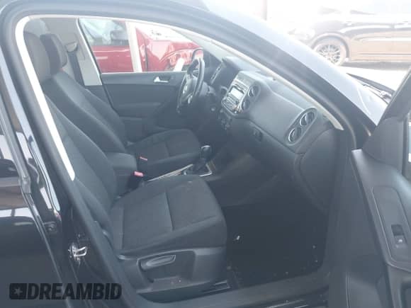 2014 Volkswagen Tiguan SEL with VIN WVGAV3AX9EW625726, listed as a IAAI auction lot 42401853 with 145,082 mi miles and . Bid and sale history available at DreamBid. Image 5.