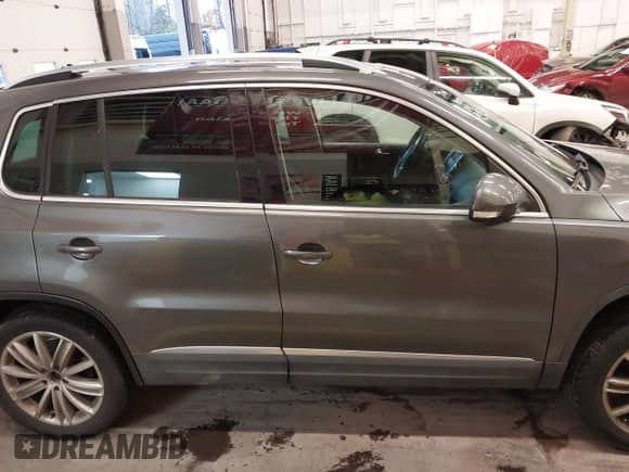 2012 Volkswagen Tiguan SE с VIN WVGBV7AX7CW103623, выставлен на аукционе IAAI как лот 41250142 с пробегом 82 505 миль миль и . История ставок и продаж доступна на DreamBid. Изображение 12.