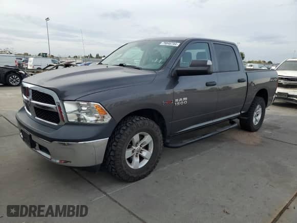 2018 Ram 1500 Tradesman z VIN 1C6RR7KM3JS335241, wystawiony jako Copart lot #79046744 z przebiegiem 58 687 mil mil oraz Czysty tytuł • Clean title. Historia ofert i sprzedaży dostępna na DreamBid. Obrazek 1.