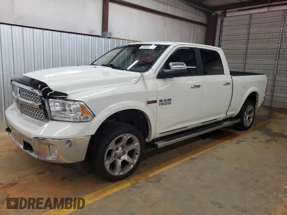2016 Ram 1500 Laramie z VIN 1C6RR7VMXGS315525, wystawiony jako Copart lot #59046065 z przebiegiem 170 584 mil mil oraz Czysty tytuł • Clean title. Historia ofert i sprzedaży dostępna na DreamBid. Obrazek 1.