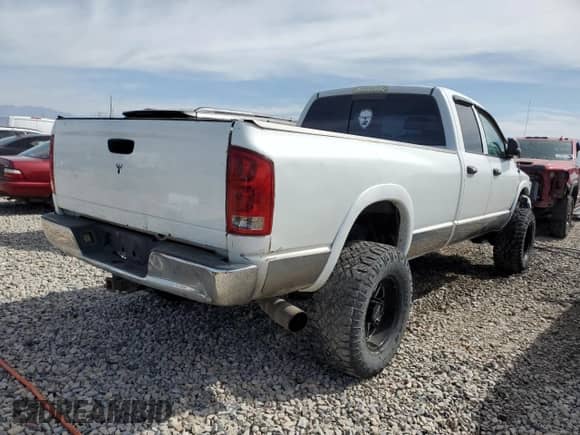 2005 Dodge 3500 SLT with VIN 3D7LS38C15G712310, listed as a Copart auction lot 72390824 with 292,887 mi miles and Salvage title. Bid and sale history available at DreamBid. Image 3.