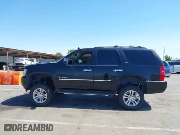 2009 Chevrolet Tahoe LTZ с VIN 1GNFK33059R209350, выставлен на аукционе IAAI как лот 42478088 с пробегом 179 801 миль миль и . История ставок и продаж доступна на DreamBid. Изображение 14.