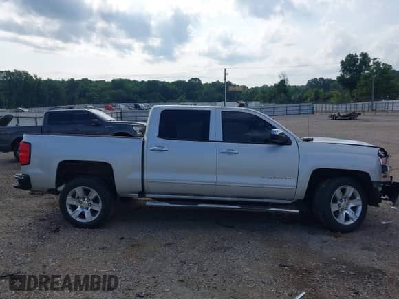 2018 Chevrolet Silverado 1500 LT с VIN 3GCPCREC0JG122982, выставлен на аукционе IAAI как лот 39751331 с пробегом 118 572 миль миль и . История ставок и продаж доступна на DreamBid. Изображение 14.