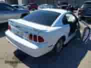 1998 Ford Mustang z VIN 1FAFP4046WF101622, wystawiony jako IAAI lot #43422529 z przebiegiem 31 736 mil mil oraz . Historia ofert i sprzedaży dostępna na DreamBid. Obrazek 4.