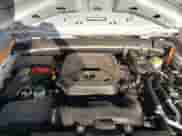 2021 Jeep Wrangler Unlimited Sahara z VIN 1C4JJXP64MW840094, wystawiony jako IAAI lot #40830676 z przebiegiem 31 716 mil mil oraz . Historia ofert i sprzedaży dostępna na DreamBid. Obrazek 10.