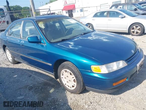 1995 Honda Accord LX с VIN 1HGCD5639SA112648, выставлен на аукционе IAAI как лот 42438947 с пробегом 228 038 миль миль и . История ставок и продаж доступна на DreamBid. Изображение 1.