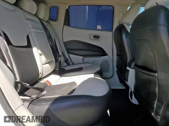 2019 Jeep Compass Latitude z VIN 3C4NJCBB5KT726090, wystawiony jako Copart lot #67247035 z przebiegiem 138 305 mil mil oraz Szkoda całkowita • Salvage title. Historia ofert i sprzedaży dostępna na DreamBid. Obrazek 11.