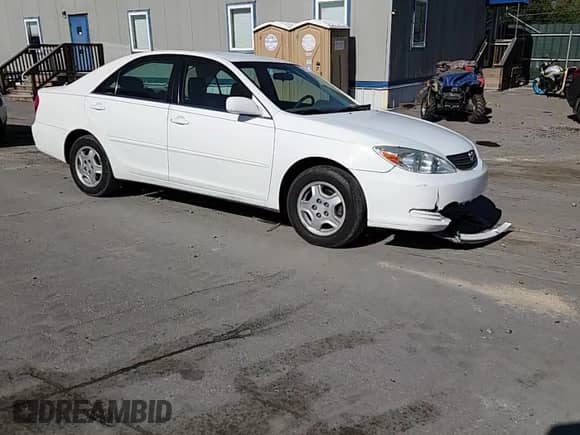 2003 Toyota Camry LE z VIN 4T1BF32K23U053315, wystawiony jako Copart lot #84719875 z przebiegiem 83 287 mil mil oraz Szkoda całkowita • Salvage title. Historia ofert i sprzedaży dostępna na DreamBid. Obrazek 13.