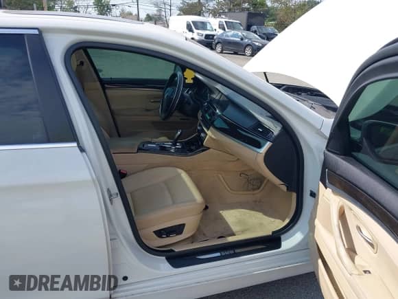 2012 BMW 5 Series 528i xDrive с VIN WBAXH5C57CDW02349, выставлен на аукционе IAAI как лот 43292404 с пробегом 140 243 миль миль и . История ставок и продаж доступна на DreamBid. Изображение 5.