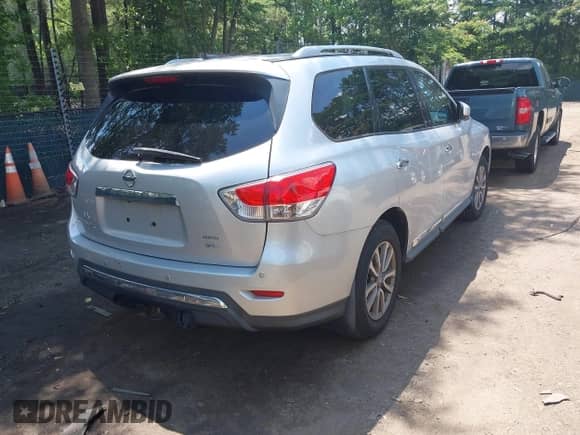 2014 Nissan Pathfinder SL with VIN 5N1AR2MM0EC673231, listed as a IAAI auction lot 42482133 with 168,630 mi miles and . Bid and sale history available at DreamBid. Image 4.