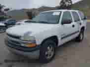 2001 Chevrolet Tahoe LT z VIN 1GNEC13T01R186863, wystawiony jako IAAI lot #42053232 z przebiegiem 345 089 mil mil oraz . Historia ofert i sprzedaży dostępna na DreamBid. Obrazek 2.