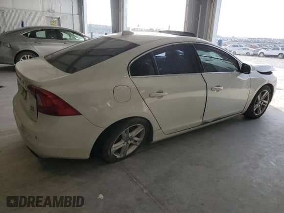 2015 Volvo S60 T5 Platinum с VIN YV1612TM8F2352980, выставлен на аукционе Copart как лот 82701654 с пробегом Не указан миль и Списание • Salvage title. История ставок и продаж доступна на DreamBid. Изображение 3.