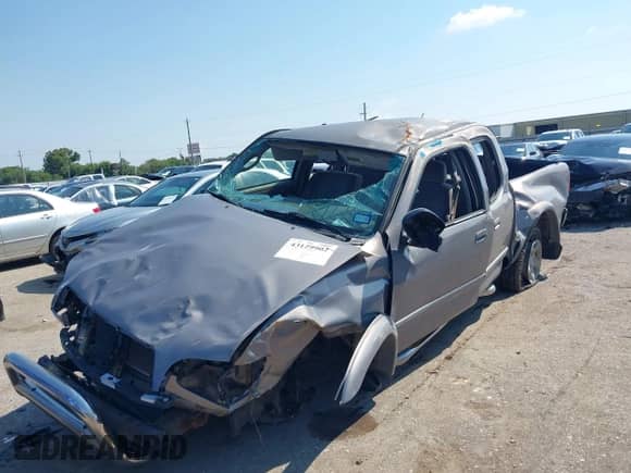 2002 Toyota Tundra Limited z VIN 5TBRT38152S228887, wystawiony jako IAAI lot #43129902 z przebiegiem Nie podano mil oraz . Historia ofert i sprzedaży dostępna na DreamBid. Obrazek 6.