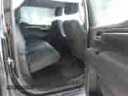 2022 Chevrolet Silverado 1500 RST z VIN 1GCUDEET0NZ644607, wystawiony jako IAAI lot #41614044 z przebiegiem 56 524 mil mil oraz . Historia ofert i sprzedaży dostępna na DreamBid. Obrazek 8.