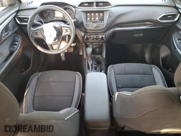 2022 Chevrolet TrailBlazer LT z VIN KL79MPSL1NB060292, wystawiony jako Copart lot #68784225 z przebiegiem 123 428 mil mil oraz Szkoda całkowita • Salvage title. Historia ofert i sprzedaży dostępna na DreamBid. Obrazek 8.