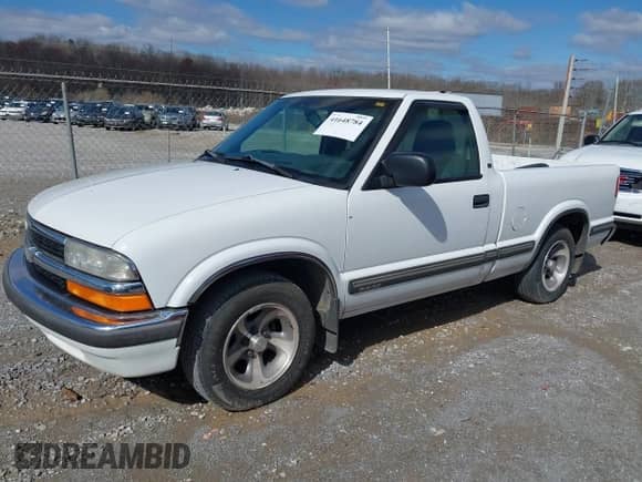1998 Chevrolet S-10 z VIN 1GCCS1447WK260094, wystawiony jako IAAI lot #41648784 z przebiegiem 173 562 mil mil oraz . Historia ofert i sprzedaży dostępna na DreamBid. Obrazek 2.