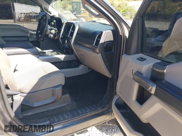 2017 Ford F-250 Lariat z VIN 1FT7W2BT9HEE44380, wystawiony jako IAAI lot #43212031 z przebiegiem 191 320 mil mil oraz . Historia ofert i sprzedaży dostępna na DreamBid. Obrazek 5.