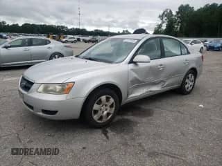 2006 Hyundai Sonata GL z VIN KMHET46CX6A079083, wystawiony jako Copart lot #67721435 z przebiegiem 199 046 mil mil oraz Szkoda całkowita • Salvage title. Historia ofert i sprzedaży dostępna na DreamBid. Obrazek 1.