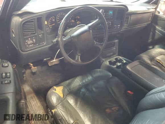 2002 Chevrolet Silverado 1500 LS with VIN 2GCEC19V121139126, listed as a Copart auction lot 89691745 with 299,579 mi miles and Salvage title. Bid and sale history available at DreamBid. Image 8.