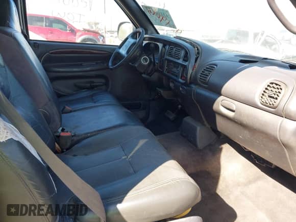 2000 Dodge 1500 with VIN 1B7HC13Z3YJ180591, listed as a IAAI auction lot 43190135 with 272,911 mi miles and . Bid and sale history available at DreamBid. Image 5.
