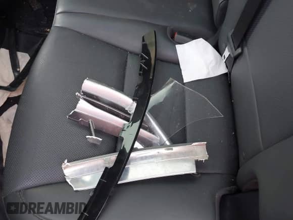 2018 Hyundai Santa Fe Ultimate с VIN 5NMZWDLAXJH100108, выставлен на аукционе IAAI как лот 42126768 с пробегом 68 325 миль миль и . История ставок и продаж доступна на DreamBid. Изображение 11.