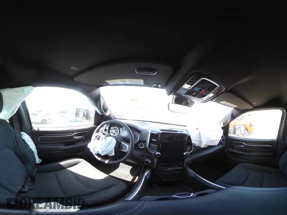 2025 Ram 1500 Big Horn z VIN 1C6RREFG6SN534289, wystawiony jako IAAI lot #41965903 z przebiegiem 11 349 mil mil oraz . Historia ofert i sprzedaży dostępna na DreamBid. Obrazek 18.