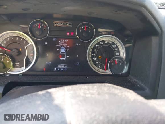 2017 Ram 1500 Big Horn z VIN 3C6RR7LT2HG544851, wystawiony jako IAAI lot #42827600 z przebiegiem 91 829 mil mil oraz . Historia ofert i sprzedaży dostępna na DreamBid. Obrazek 7.