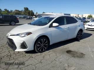 2019 Toyota Corolla XLE z VIN 5YFBURHEXKP881316, wystawiony jako Copart lot #67221735 z przebiegiem 84 488 mil mil oraz Szkoda całkowita • Salvage title. Historia ofert i sprzedaży dostępna na DreamBid. Obrazek 1.