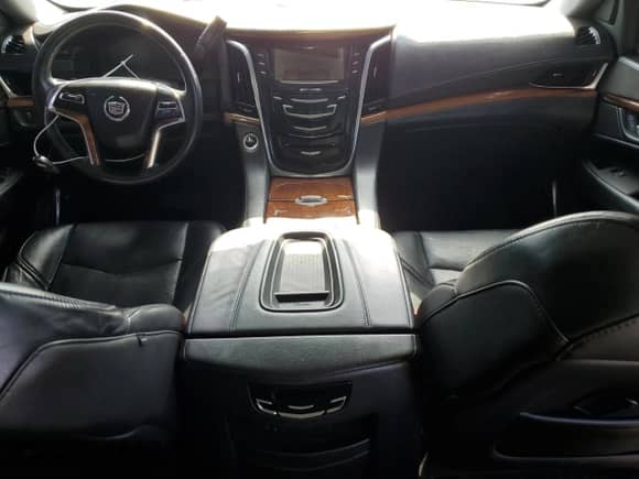 2015 Cadillac Escalade ESV Premium с VIN 1GYS3JKJ0FR188190, выставлен на аукционе Copart как лот 66292485 с пробегом 71 780 миль миль и Списание • Salvage title. История ставок и продаж доступна на DreamBid. Изображение 8.