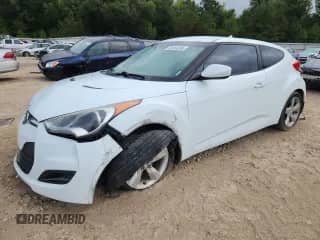 2013 Hyundai Veloster w/Gray Int z VIN KMHTC6AD7DU086801, wystawiony jako Copart lot #83954585 z przebiegiem 139 538 mil mil oraz Szkoda całkowita • Salvage title. Historia ofert i sprzedaży dostępna na DreamBid. Obrazek 1.