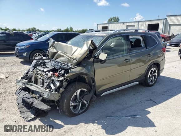 2023 Subaru Forester Touring z VIN JF2SKARCXPH525764, wystawiony jako Copart lot #70096615 z przebiegiem 34 394 mil mil oraz Szkoda całkowita • Salvage title. Historia ofert i sprzedaży dostępna na DreamBid. Obrazek 1.