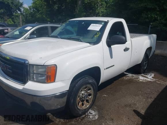 2008 GMC Sierra 1500 Work Truck z VIN 1GTEC14C48Z900043, wystawiony jako IAAI lot #42660413 z przebiegiem 145 031 mil mil oraz . Historia ofert i sprzedaży dostępna na DreamBid. Obrazek 2.