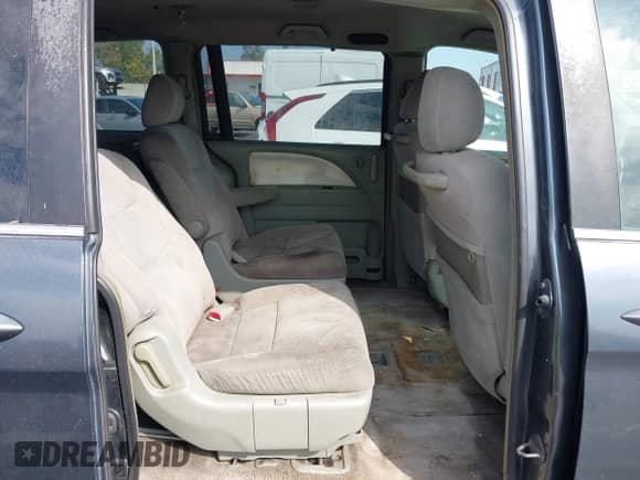 2006 Honda Odyssey EX z VIN 5FNRL38416B436826, wystawiony jako IAAI lot #43254317 z przebiegiem 162 845 mil mil oraz . Historia ofert i sprzedaży dostępna na DreamBid. Obrazek 8.