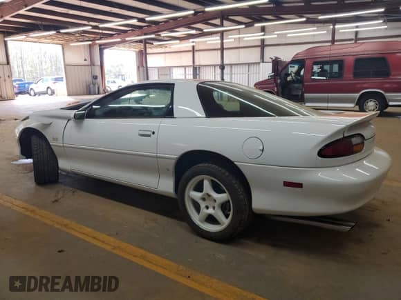 1997 Chevrolet Camaro Z28 z VIN 2G1FP22P8V2143319, wystawiony jako Copart lot #51995245 z przebiegiem Nie podano mil oraz Szkoda całkowita • Salvage title. Historia ofert i sprzedaży dostępna na DreamBid. Obrazek 2.
