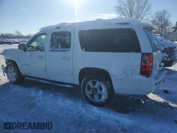 2011 Chevrolet Suburban LS с VIN 1GNSCHE08BR164898, выставлен на аукционе Copart как лот 41535965 с пробегом 199 649 миль миль и Списание • Salvage title. История ставок и продаж доступна на DreamBid. Изображение 2.