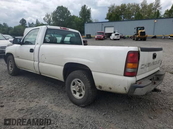 2002 Chevrolet Silverado 1500 z VIN 1GCEC14WX2Z172312, wystawiony jako Copart lot #58172345 z przebiegiem 255 049 mil mil oraz Szkoda całkowita • Salvage title. Historia ofert i sprzedaży dostępna na DreamBid. Obrazek 2.