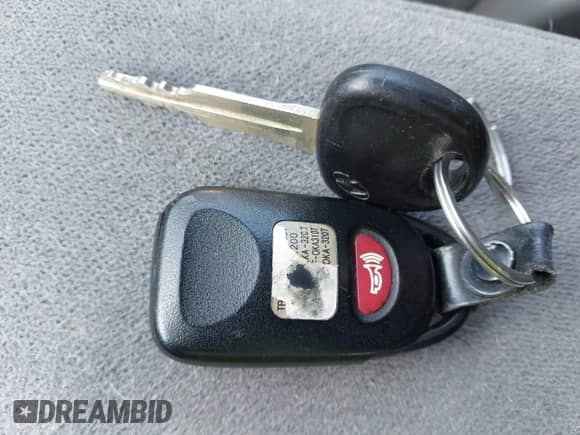 2007 Hyundai Tucson SE z VIN KM8JN12D67U483648, wystawiony jako IAAI lot #43059590 z przebiegiem 231 854 mil mil oraz . Historia ofert i sprzedaży dostępna na DreamBid. Obrazek 11.