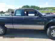 1996 Dodge 1500 z VIN 3B7HF13Z0TG175107, wystawiony jako IAAI lot #42721638 z przebiegiem 127 140 mil mil oraz . Historia ofert i sprzedaży dostępna na DreamBid. Obrazek 13.