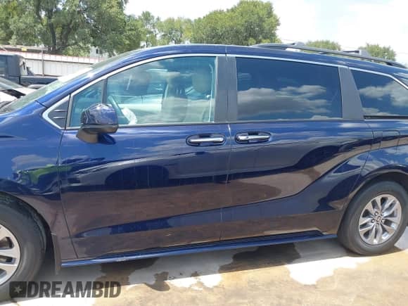 2022 Toyota Sienna XLE z VIN 5TDYRKEC5NS104396, wystawiony jako IAAI lot #42914436 z przebiegiem 38 457 mil mil oraz . Historia ofert i sprzedaży dostępna na DreamBid. Obrazek 14.