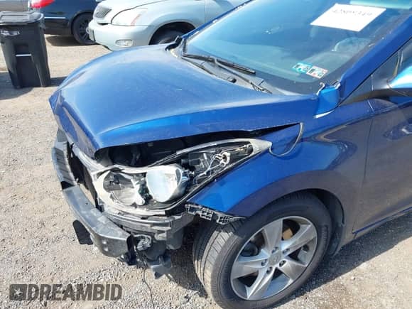 2013 Hyundai Elantra GLS z VIN KMHDH4AE8DU640866, wystawiony jako IAAI lot #42808349 z przebiegiem 121 269 mil mil oraz . Historia ofert i sprzedaży dostępna na DreamBid. Obrazek 12.