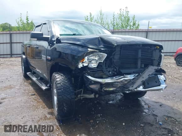 2019 Ram 1500 Big Horn z VIN 1C6RR7LT3KS641539, wystawiony jako IAAI lot #42103708 z przebiegiem 33 706 mil mil oraz . Historia ofert i sprzedaży dostępna na DreamBid. Obrazek 1.