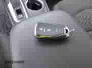 2020 Chevrolet Equinox LT z VIN 2GNAXTEV3L6233315, wystawiony jako IAAI lot #43531686 z przebiegiem 106 456 mil mil oraz . Historia ofert i sprzedaży dostępna na DreamBid. Obrazek 11.