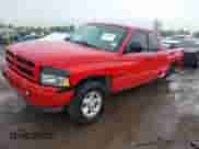 1998 Dodge 1500 z VIN 1B7HF13Z5WJ148228, wystawiony jako IAAI lot #42230133 z przebiegiem 169 159 mil mil oraz . Historia ofert i sprzedaży dostępna na DreamBid. Obrazek 17.
