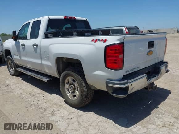 2015 Chevrolet Silverado 2500HD Work Truck z VIN 1GC2KUEG0FZ536905, wystawiony jako IAAI lot #42828973 z przebiegiem 311 106 mil mil oraz . Historia ofert i sprzedaży dostępna na DreamBid. Obrazek 3.